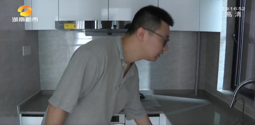 DƬ